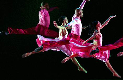 «Alvin Ailey American Dance Theater» выступит с двумя новыми спектаклями