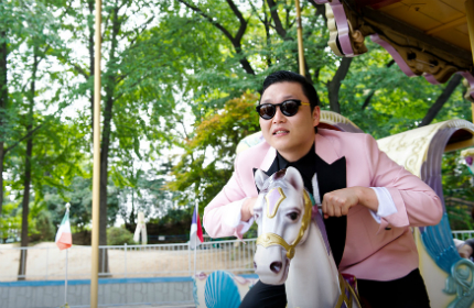 Корейский певец PSY побил Джастина Бибера